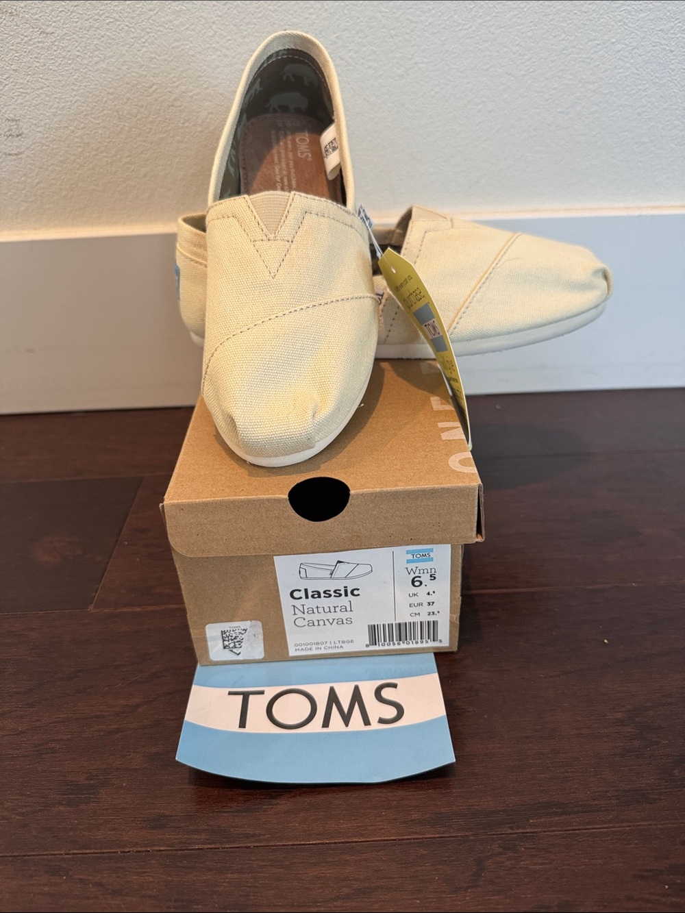 Toms Classic Canvas Slip-On in Natural